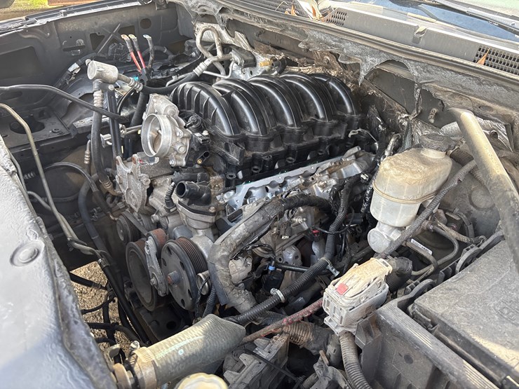 2015-cadillac-escalade-image-12