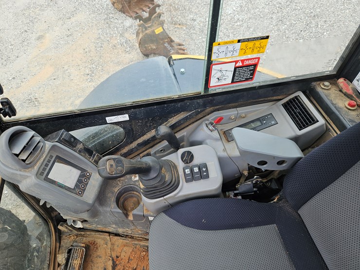 2022-deere-35g-image-12