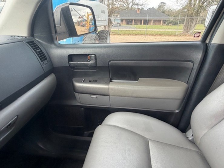 2010-toyota-tundra-image-41