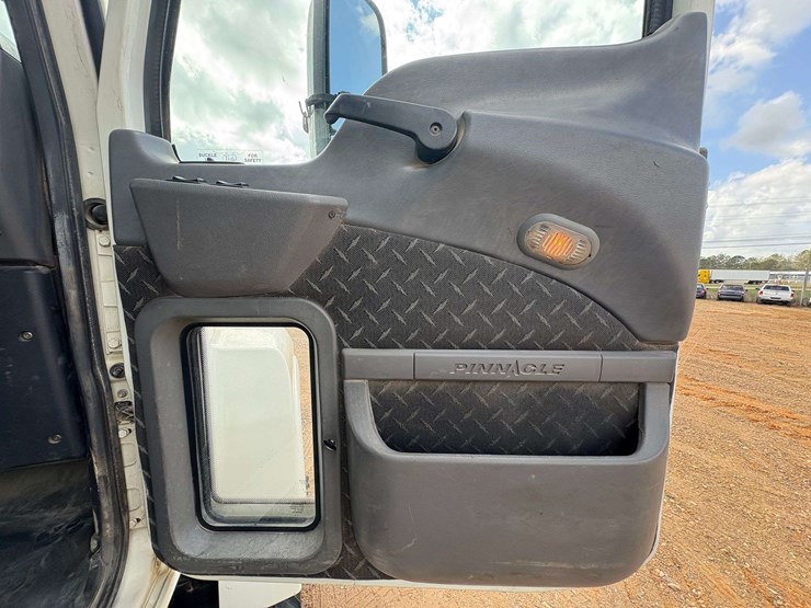 2013-mack-ch613-image-23