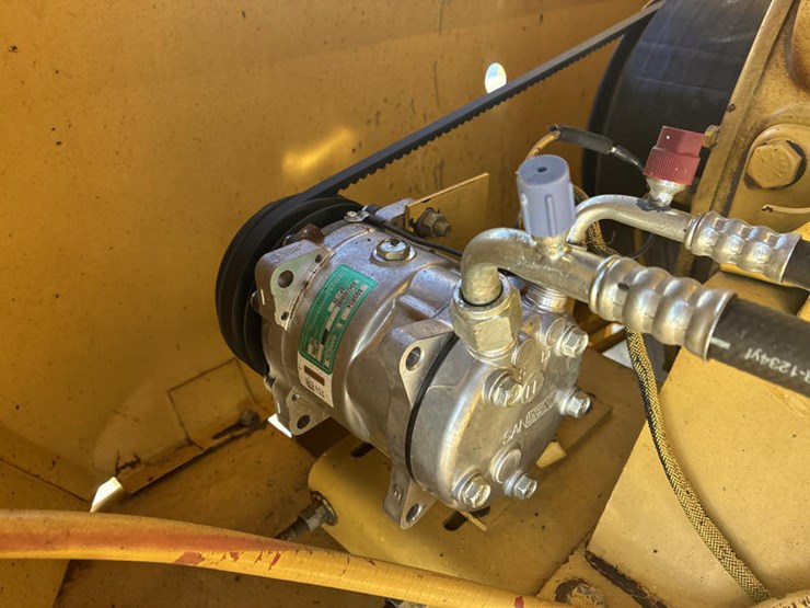 new-holland-tr89-image-78