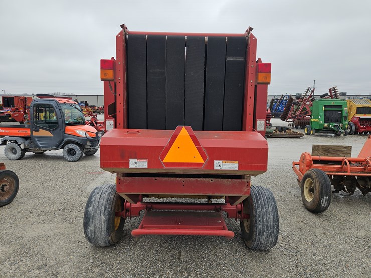 2008-new-holland-br7060-image-10