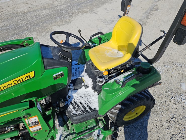 2018-john-deere-1023e-image-10
