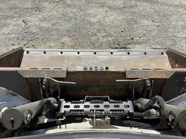 2018-bobcat-s570-image-6