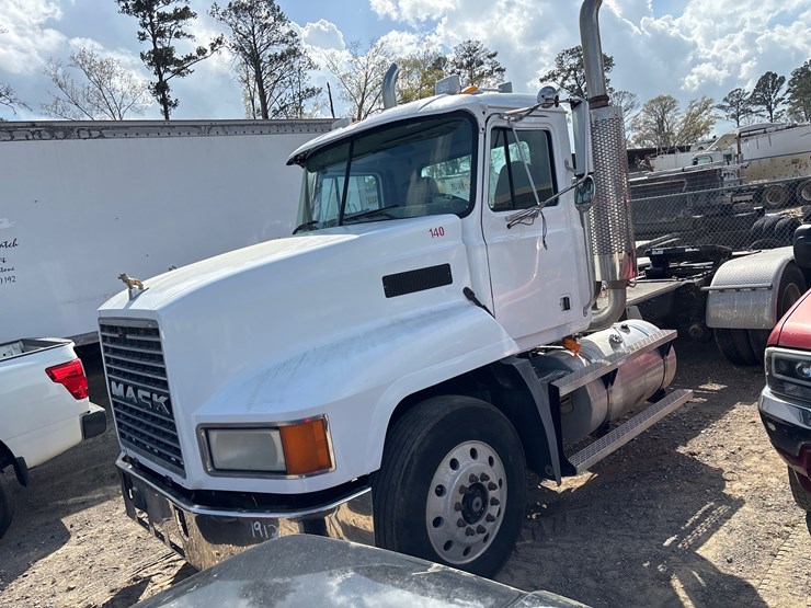 2001-mack-ch613-image-2