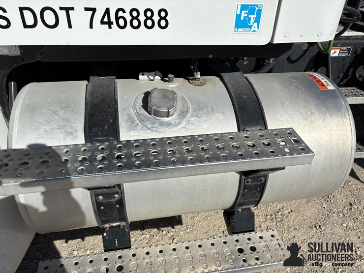 2004-freightliner-columbia-120-t/a-day-cab-truck-tractor-image-17