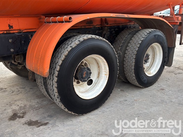 2007-international-7600-image-11