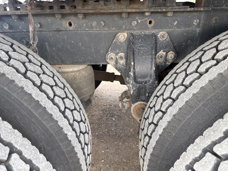 1996-peterbilt-379-image-4