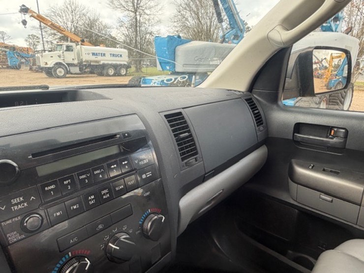 2010-toyota-tundra-image-43