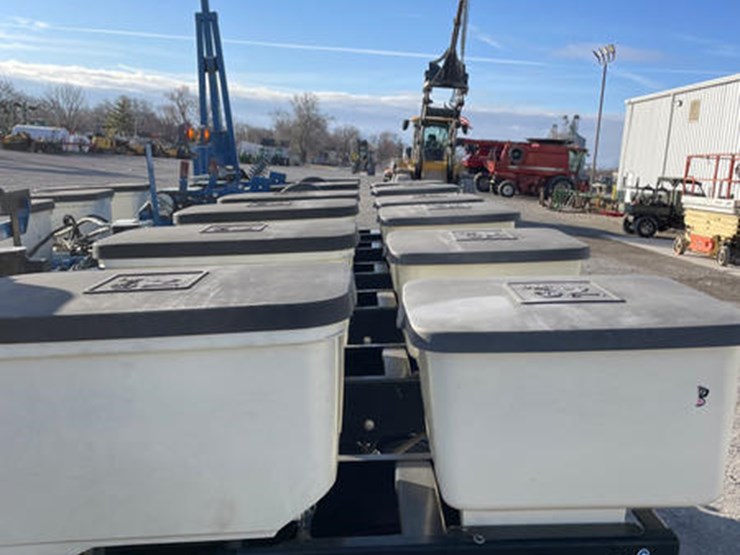 2010-kinze-3000-image-13