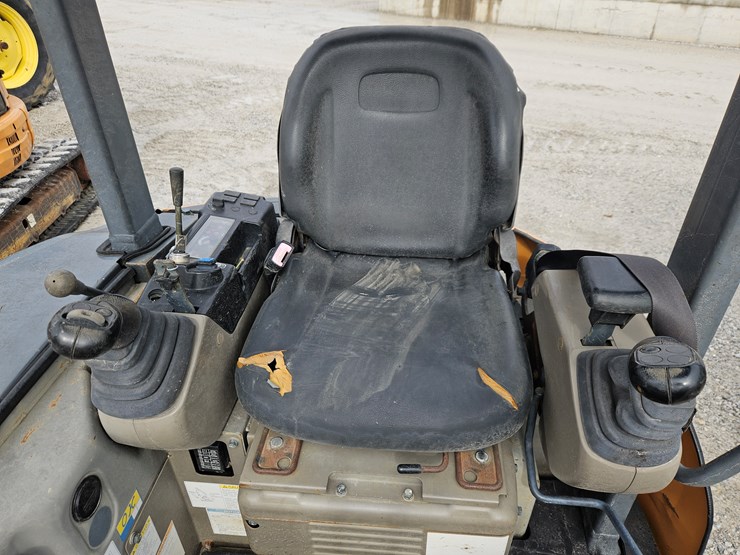 2012-case-cx31b-image-8