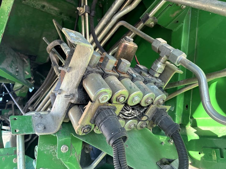 2000-john-deere-9550-image-37