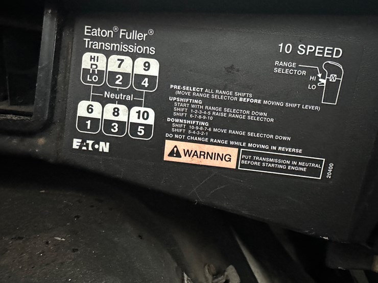 2002-international-8100-image-16