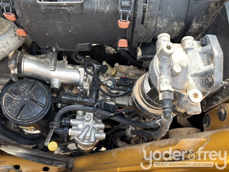 2016-caterpillar-420f2-it-image-41