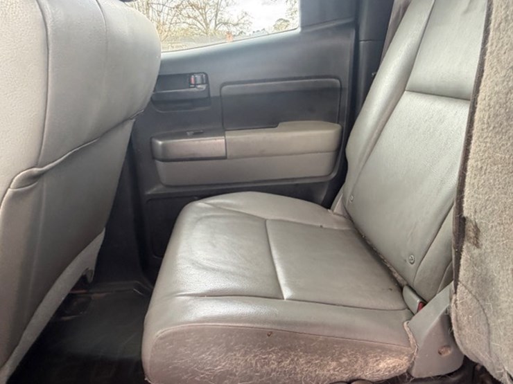 2010-toyota-tundra-image-27