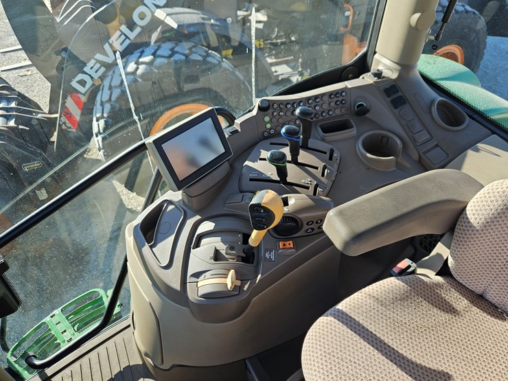 2017-john-deere-6130r-image-14