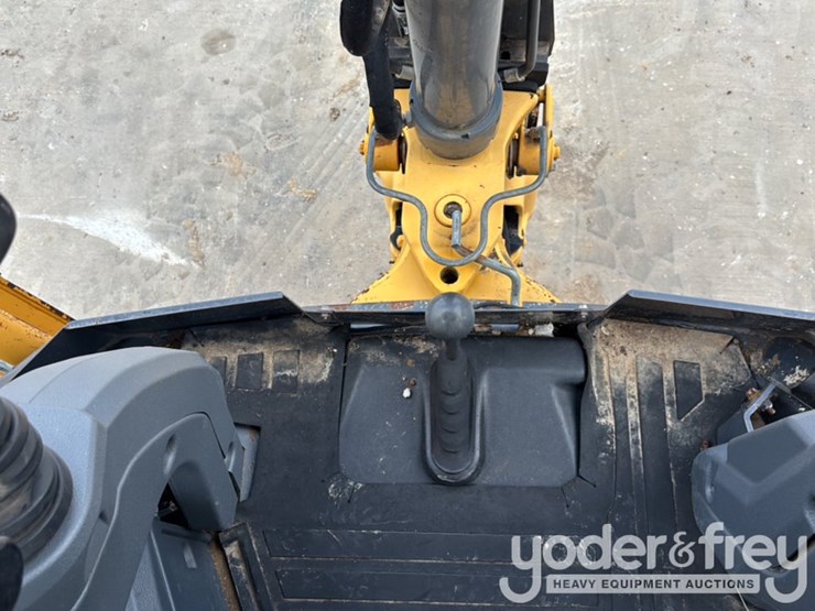 2018-deere-310l-image-45