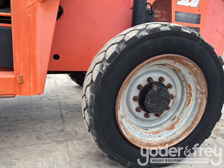 2016-sky-trak-6042-image-12