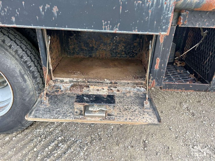 2008-gmc-3500-hd-4x4-ext.-cab-9ft.-flatbed-truck-image-31