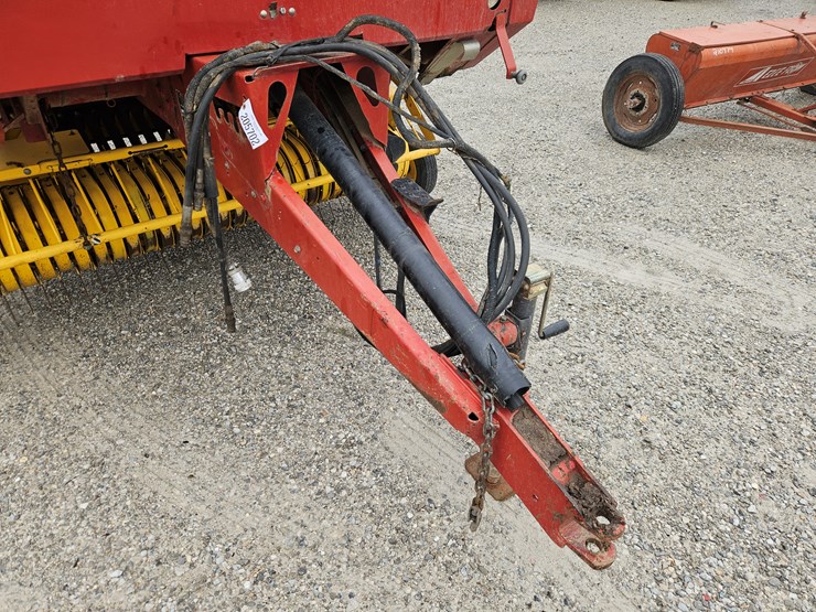 2008-new-holland-br7060-image-2