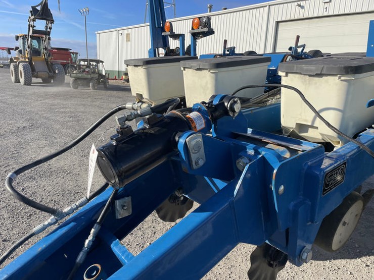 2010-kinze-3000-image-5