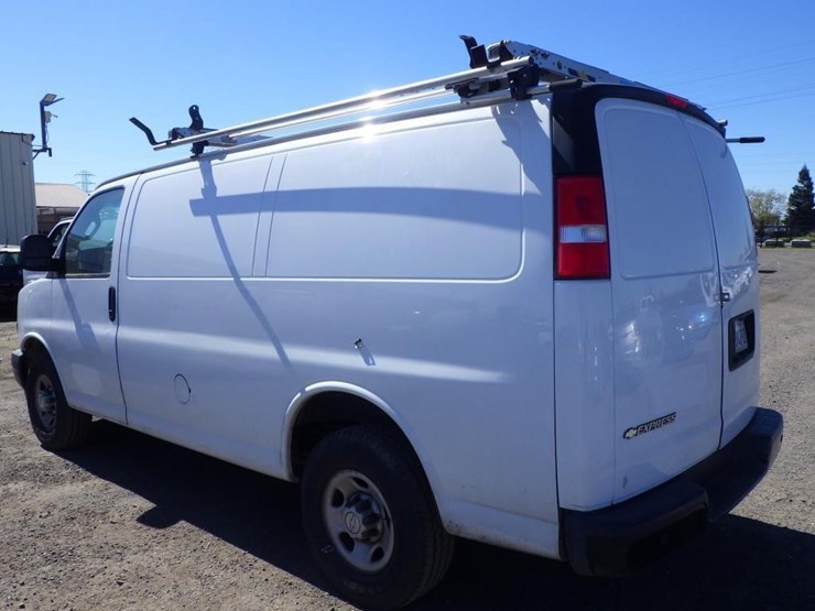2018-chevrolet-express-2500-image-4