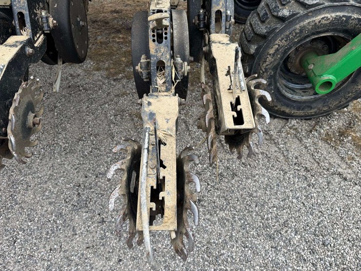 great-plains-yp1625-32tr-image-11