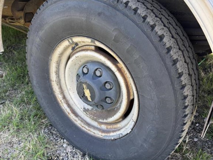 2002-chevrolet-3500-image-10