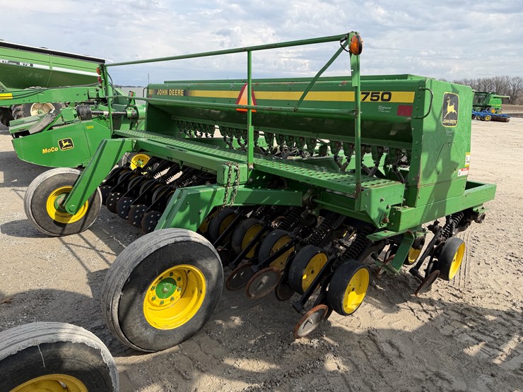 john-deere-750-image-11