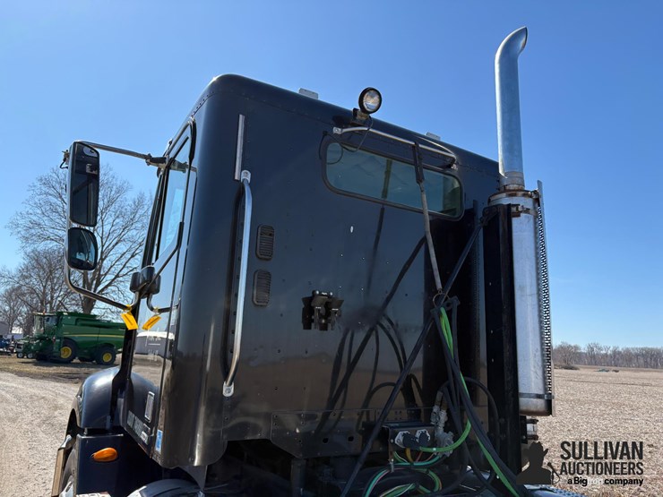 2006-freightliner-columbia-112-t/a-day-cab-truck-tractor-image-15