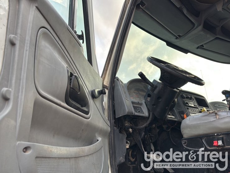 2007-international-7600-image-53