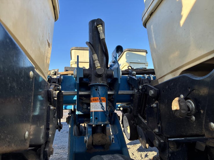 2009-kinze-3000-image-36