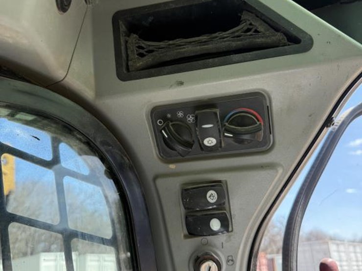 #70-•-cat-2890-two-speed-high-flow-xps-skid-steer-image-16