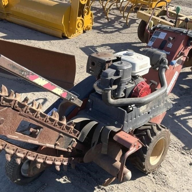 DITCH WITCH 1030