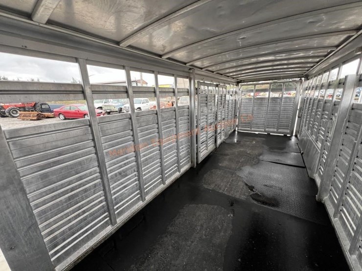 1996-featherlite-8120-image-11