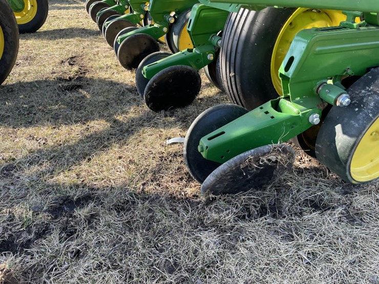 john-deere-7000-image-10