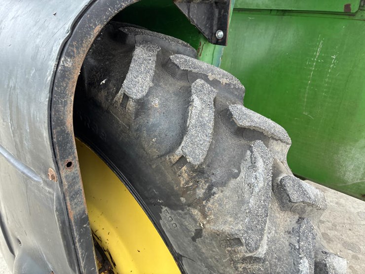 2000-john-deere-6700-image-51