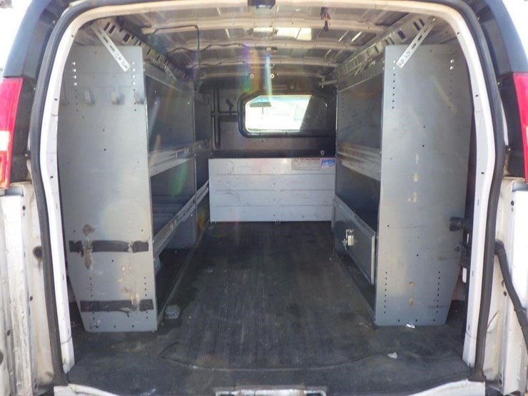 2018-chevrolet-express-2500-image-8