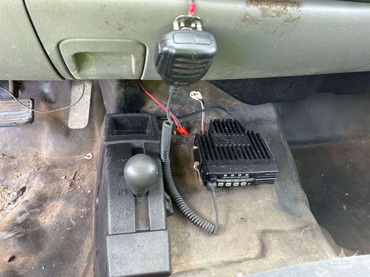 2008-gmc-3500-hd-4x4-ext.-cab-9ft.-flatbed-truck-image-17