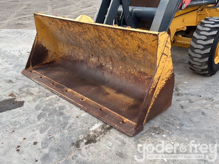 2019-deere-310l-image-17