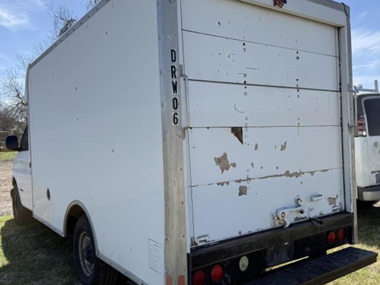 2002-chevrolet-3500-image-9