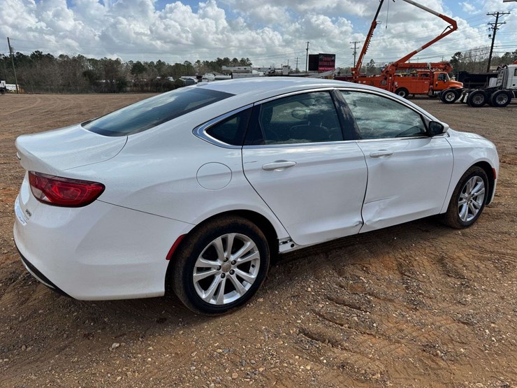 2015-chrysler-200-limited-4d-sedan---172,827-miles-image-3