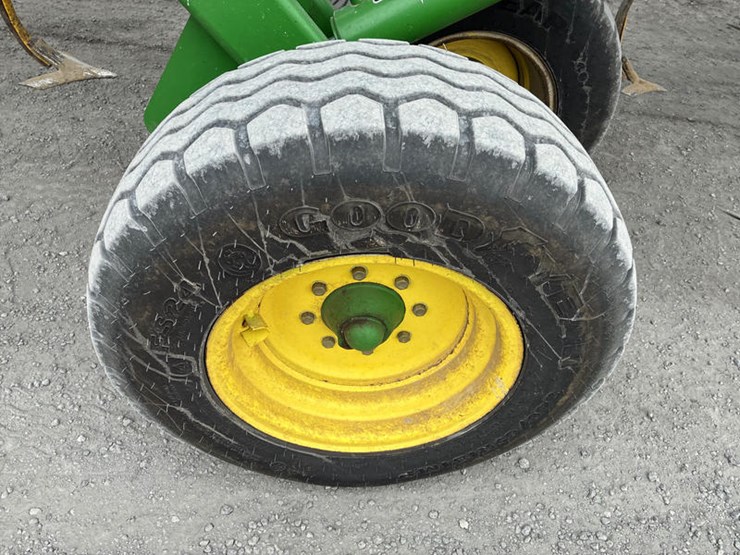john-deere-2310-image-57