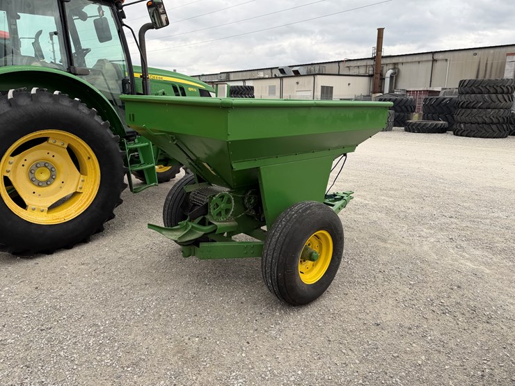 john-deere-300-image-4