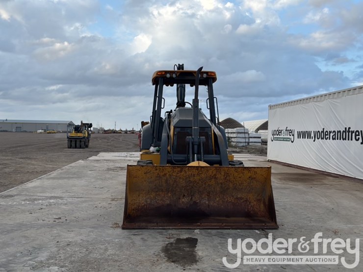 2019-deere-310l-image-8