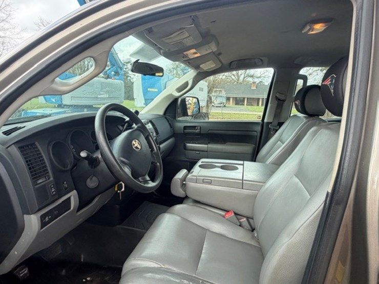 2010-toyota-tundra-image-36