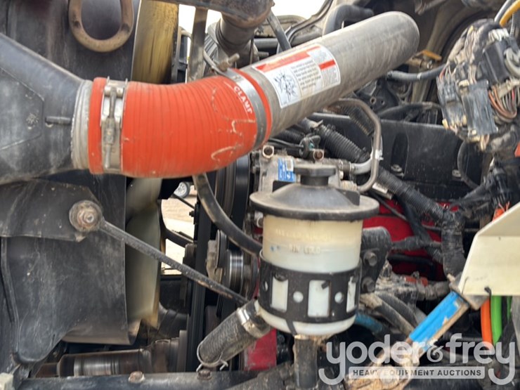 2007-international-7600-image-43