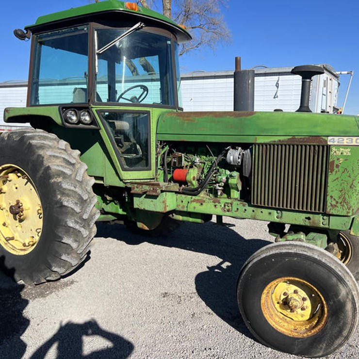 JOHN DEERE 4230