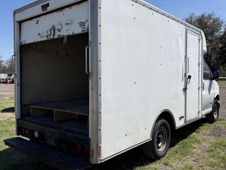 2002-chevrolet-3500-image-6