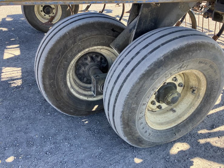 new-holland-st250-image-9